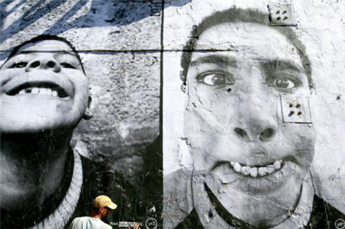 JR遍布全球的城市街头艺术作品