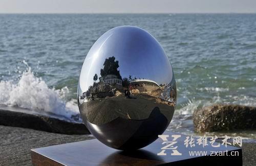 陈文钦作品《站立的蛋》