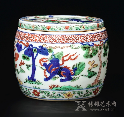 110明万历 五彩瑞兽纹盖罐《大明万历年制》款估价 8,000,000 — 12,000,000港币