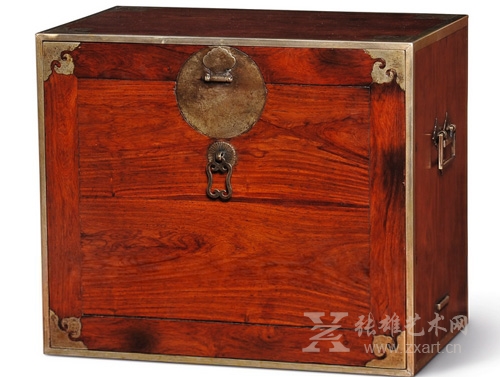 3008明末 黄花梨插门式六屉箱估价220,000 — 300,000港币
