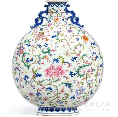 3613清乾隆 粉彩缠枝洋花双螭耳扁壶 《大清乾隆年制》款估价 17,000,000 — 20,000,000港币